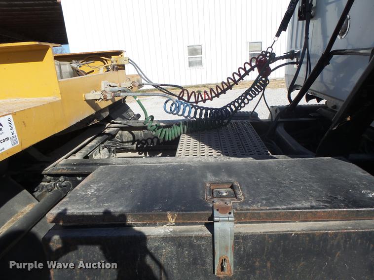 image for item K5559 1993 Volvo WG semi truck