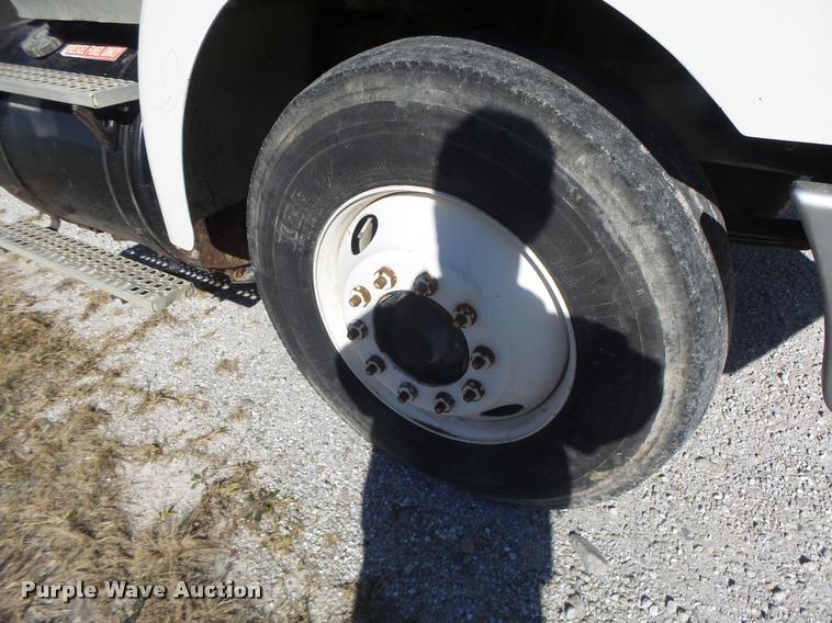 image for item K5559 1993 Volvo WG semi truck