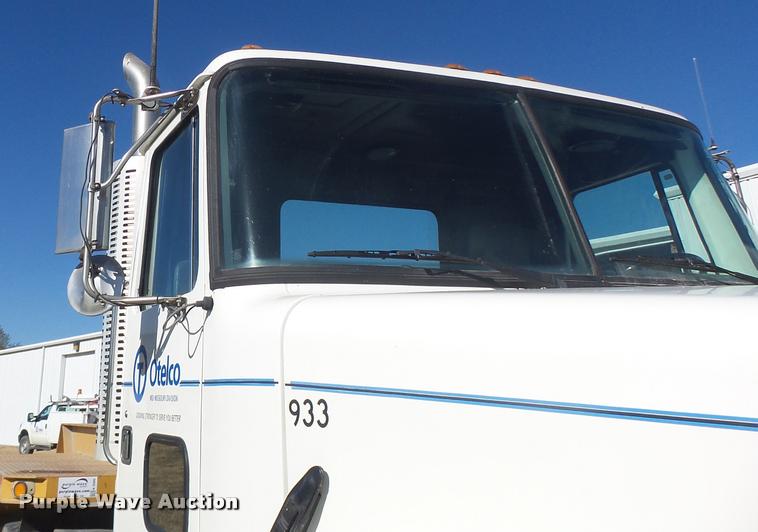 image for item K5559 1993 Volvo WG semi truck