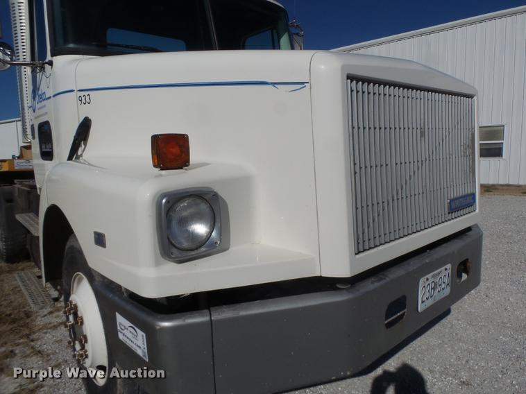 image for item K5559 1993 Volvo WG semi truck