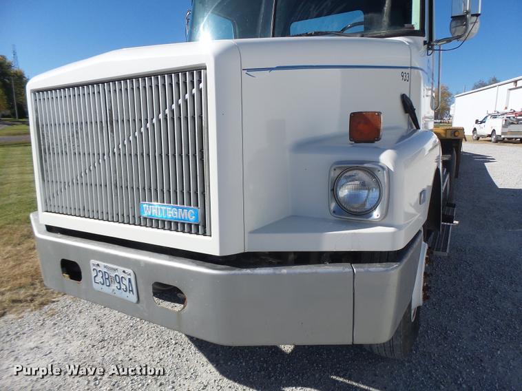 image for item K5559 1993 Volvo WG semi truck