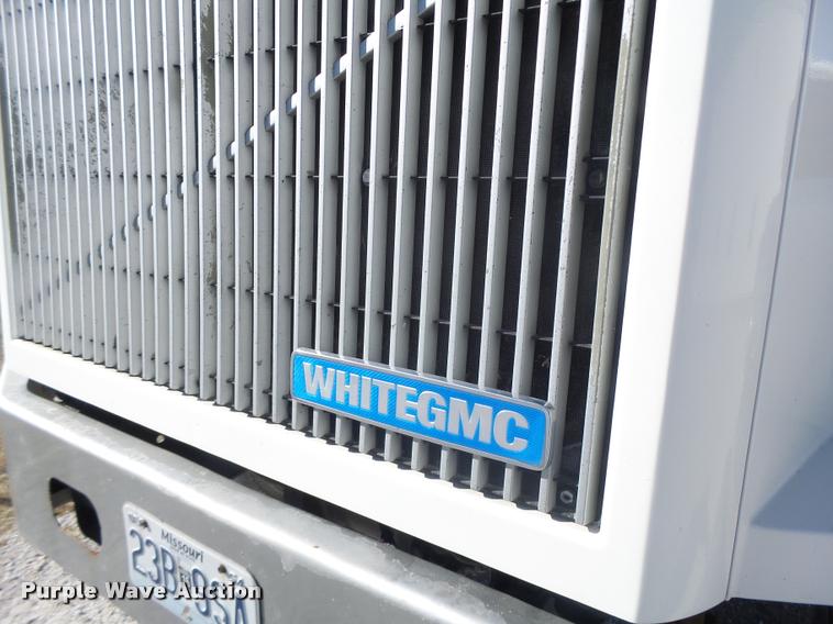 image for item K5559 1993 Volvo WG semi truck