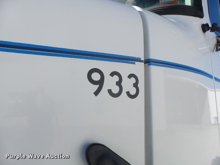 image for item K5559 1993 Volvo WG semi truck