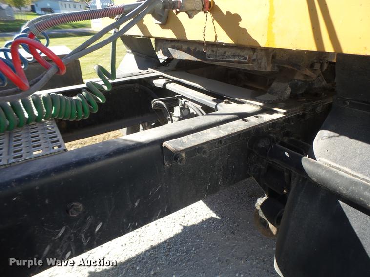 image for item K5559 1993 Volvo WG semi truck