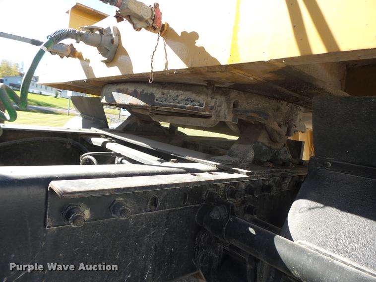 image for item K5559 1993 Volvo WG semi truck