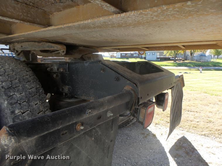 image for item K5559 1993 Volvo WG semi truck