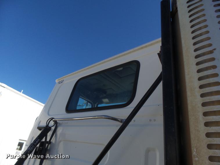 image for item K5559 1993 Volvo WG semi truck