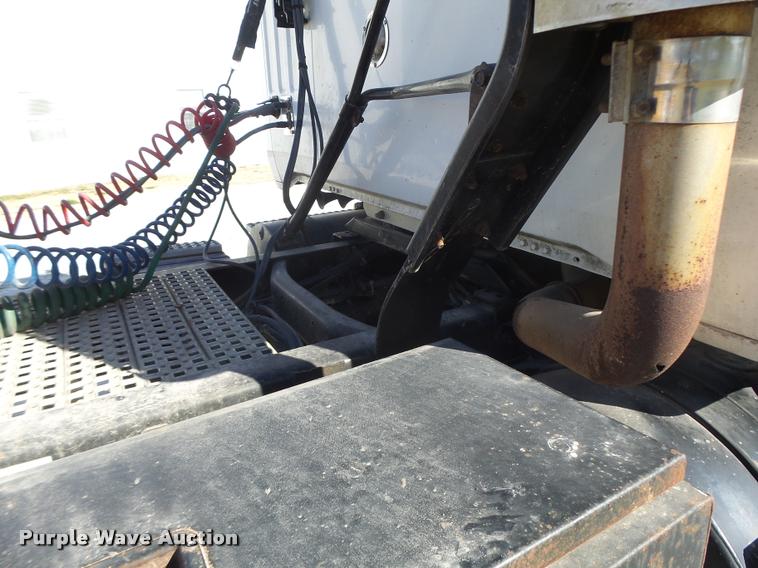 image for item K5559 1993 Volvo WG semi truck