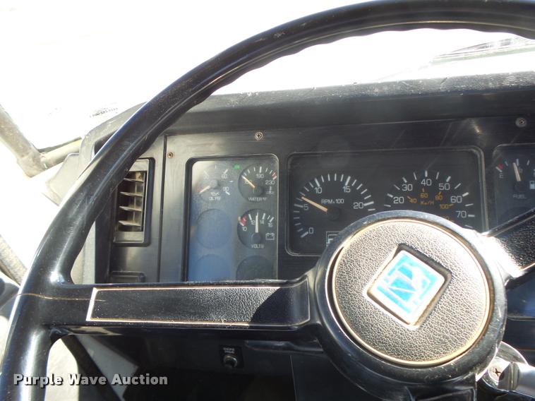 image for item K5559 1993 Volvo WG semi truck