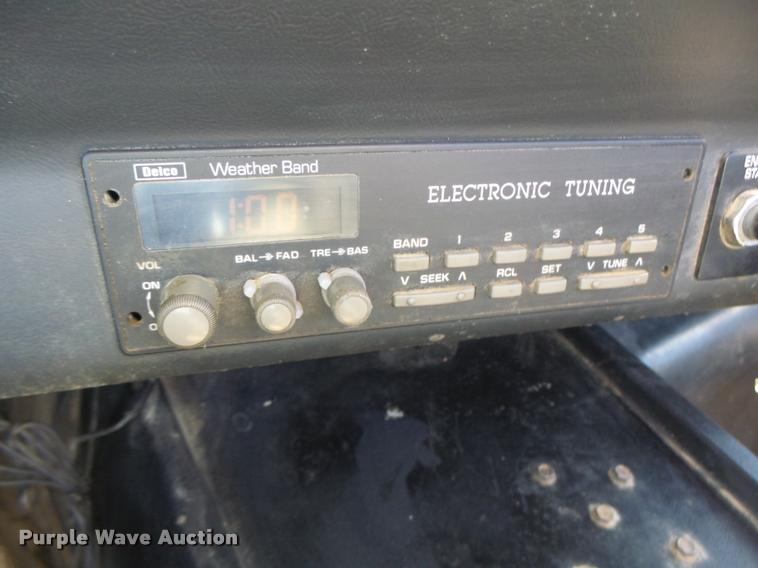 image for item K5559 1993 Volvo WG semi truck