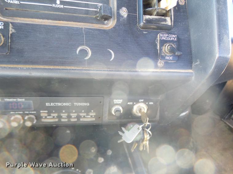 image for item K5559 1993 Volvo WG semi truck