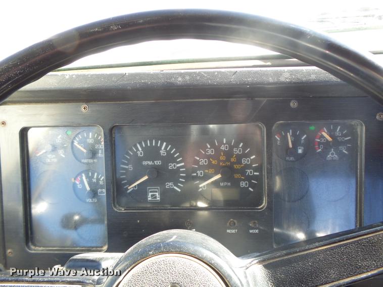 image for item K5559 1993 Volvo WG semi truck