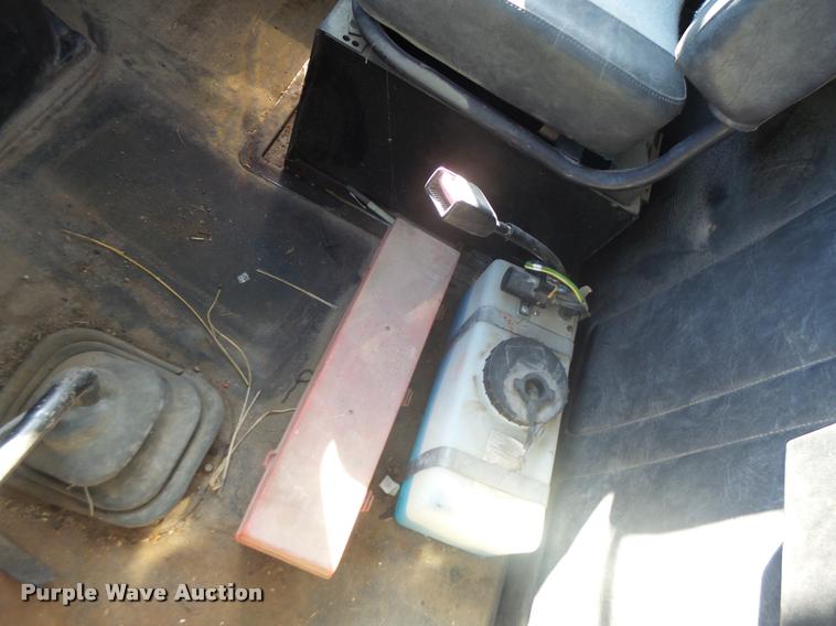 image for item K5559 1993 Volvo WG semi truck