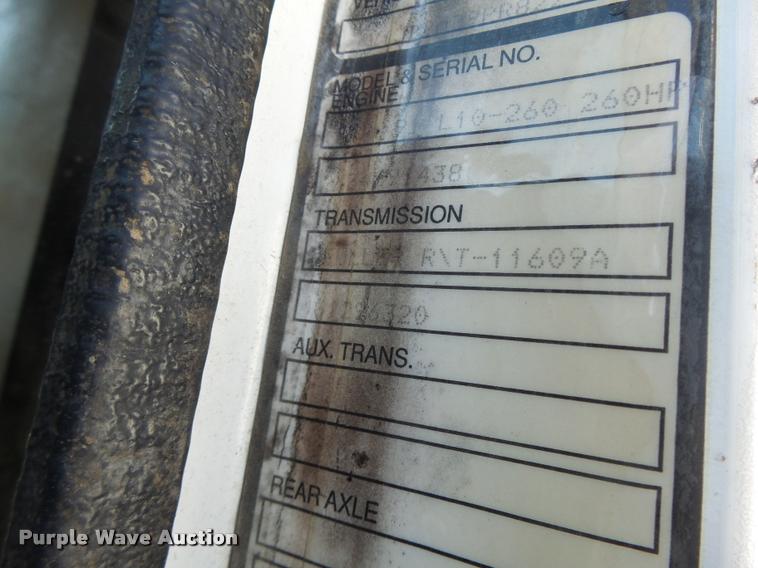 image for item K5559 1993 Volvo WG semi truck