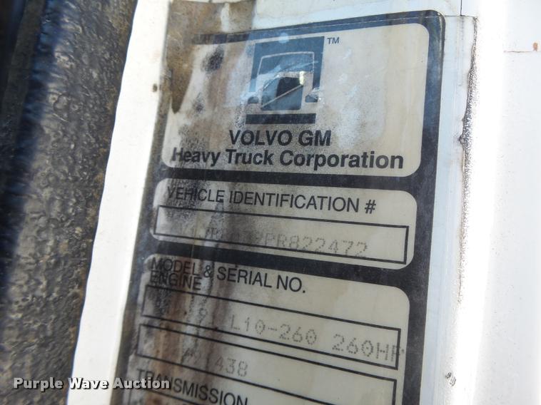 image for item K5559 1993 Volvo WG semi truck