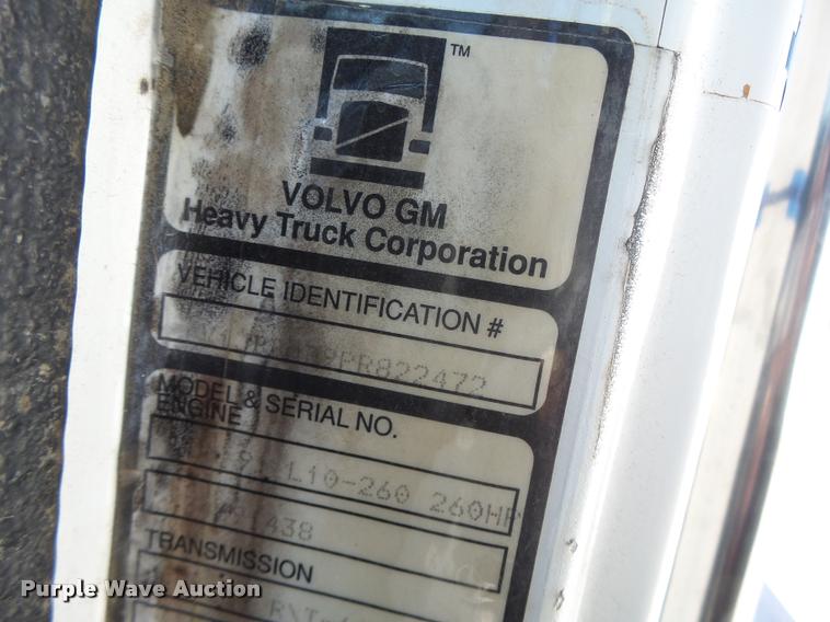 image for item K5559 1993 Volvo WG semi truck