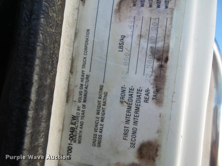 image for item K5559 1993 Volvo WG semi truck