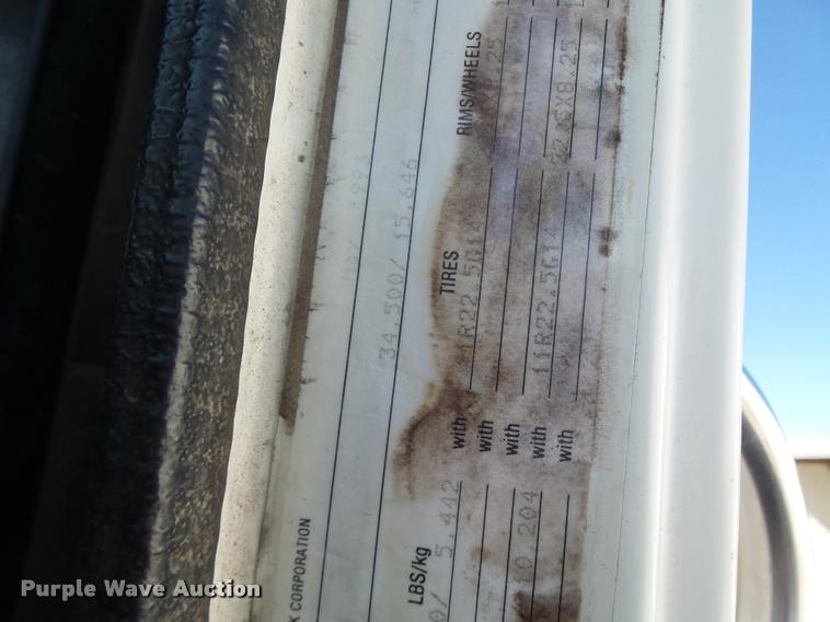 image for item K5559 1993 Volvo WG semi truck