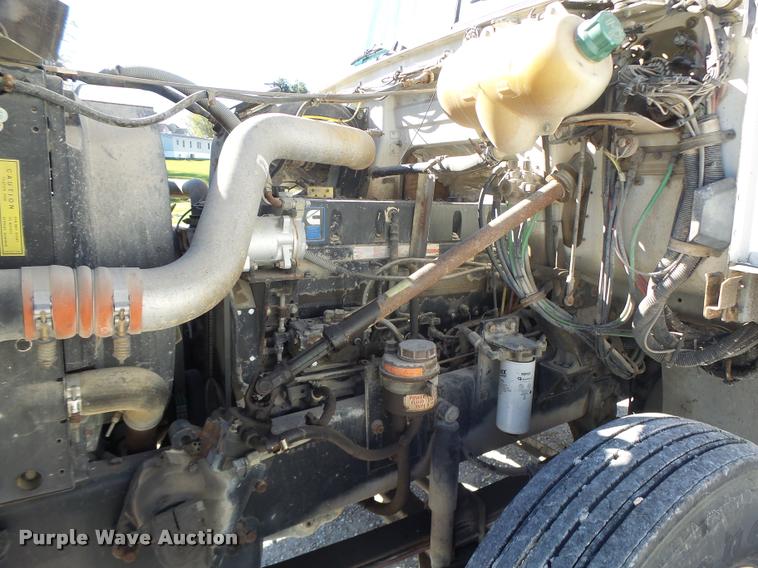 image for item K5559 1993 Volvo WG semi truck