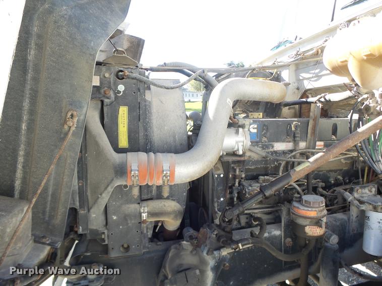 image for item K5559 1993 Volvo WG semi truck