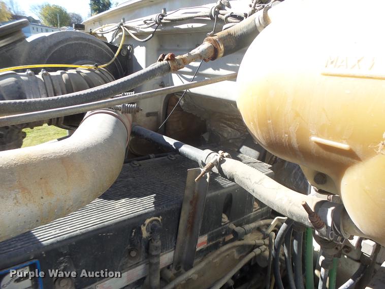 image for item K5559 1993 Volvo WG semi truck