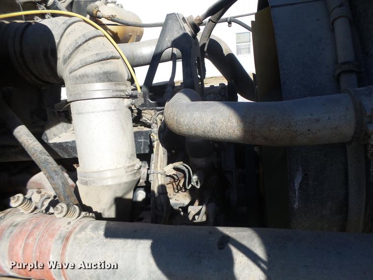 image for item K5559 1993 Volvo WG semi truck