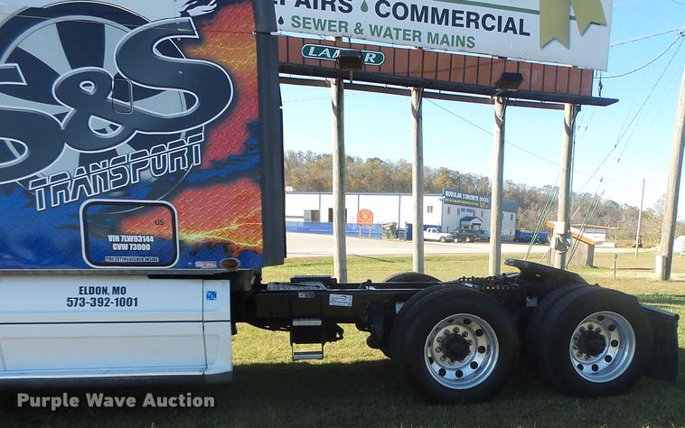 image for item K5574 2007 Freightliner Columbia 120 semi truck