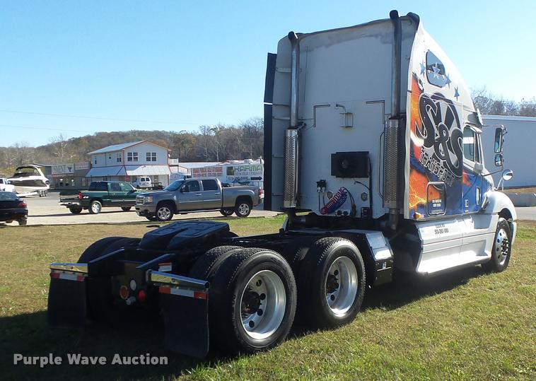 image for item K5574 2007 Freightliner Columbia 120 semi truck