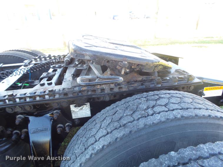 image for item K5574 2007 Freightliner Columbia 120 semi truck