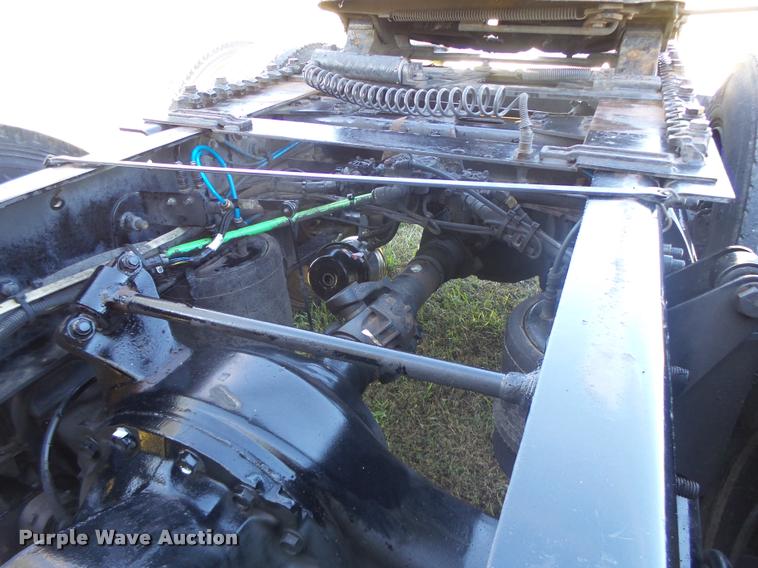 image for item K5574 2007 Freightliner Columbia 120 semi truck