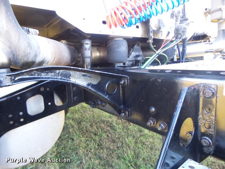 image for item K5574 2007 Freightliner Columbia 120 semi truck