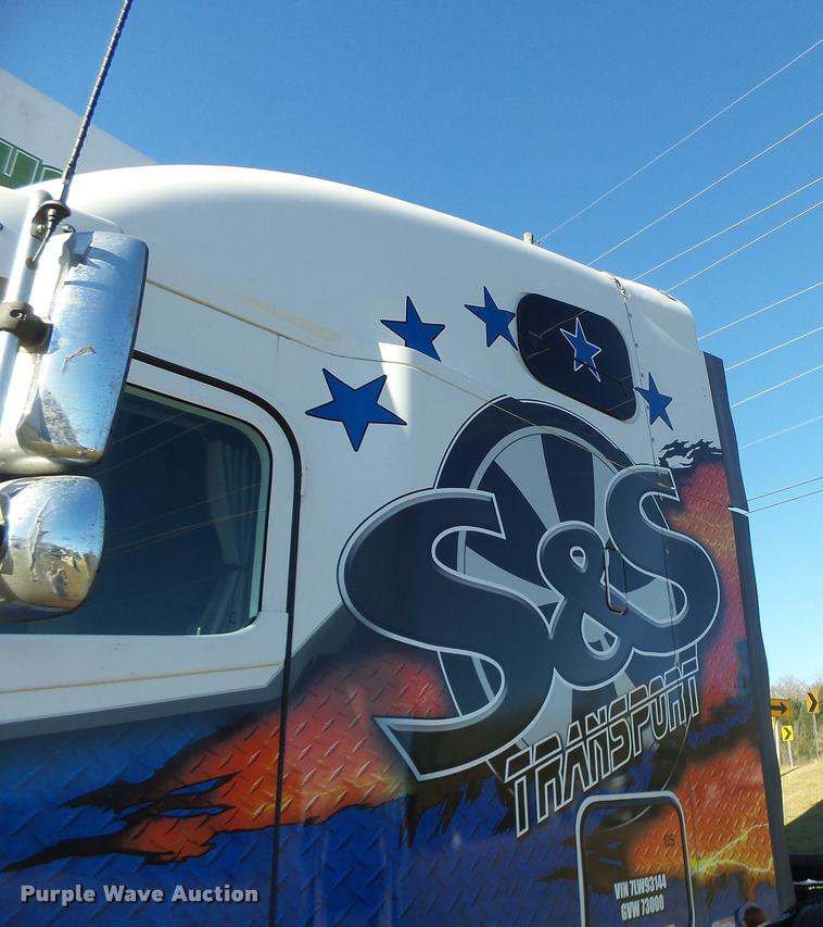 image for item K5574 2007 Freightliner Columbia 120 semi truck