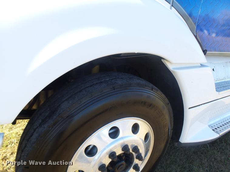 image for item K5574 2007 Freightliner Columbia 120 semi truck