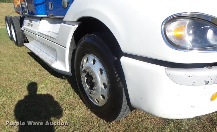 image for item K5574 2007 Freightliner Columbia 120 semi truck