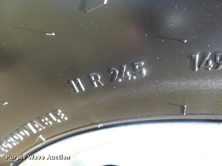 image for item K5574 2007 Freightliner Columbia 120 semi truck