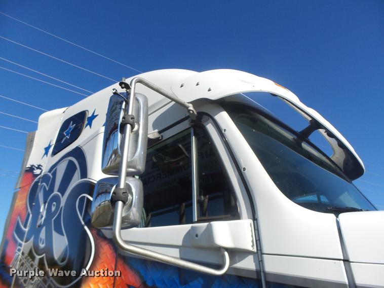 image for item K5574 2007 Freightliner Columbia 120 semi truck