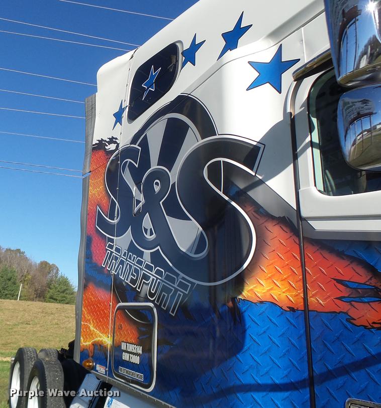 image for item K5574 2007 Freightliner Columbia 120 semi truck