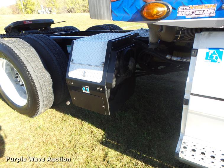 image for item K5574 2007 Freightliner Columbia 120 semi truck