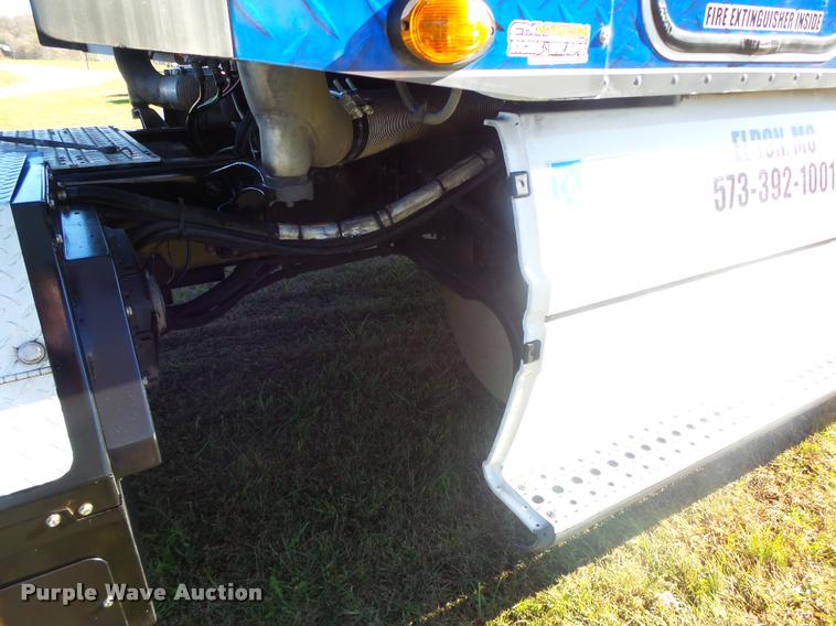 image for item K5574 2007 Freightliner Columbia 120 semi truck