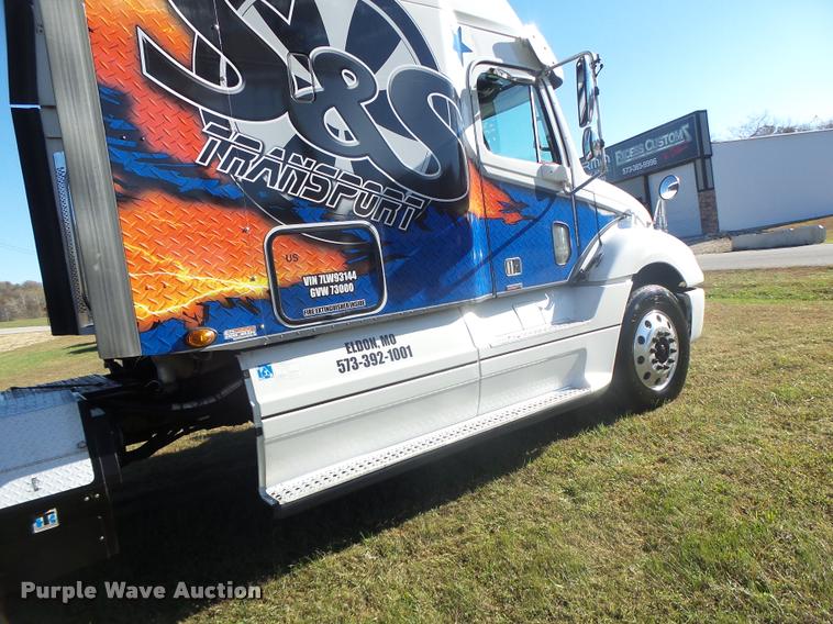 image for item K5574 2007 Freightliner Columbia 120 semi truck