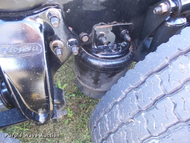 image for item K5574 2007 Freightliner Columbia 120 semi truck