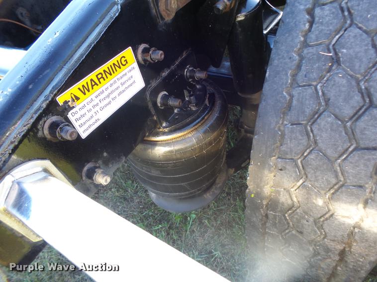 image for item K5574 2007 Freightliner Columbia 120 semi truck