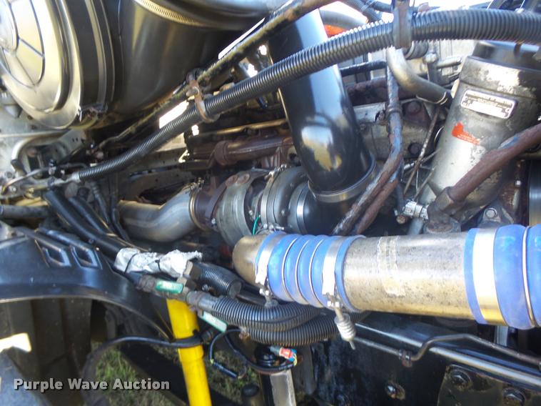 image for item K5574 2007 Freightliner Columbia 120 semi truck