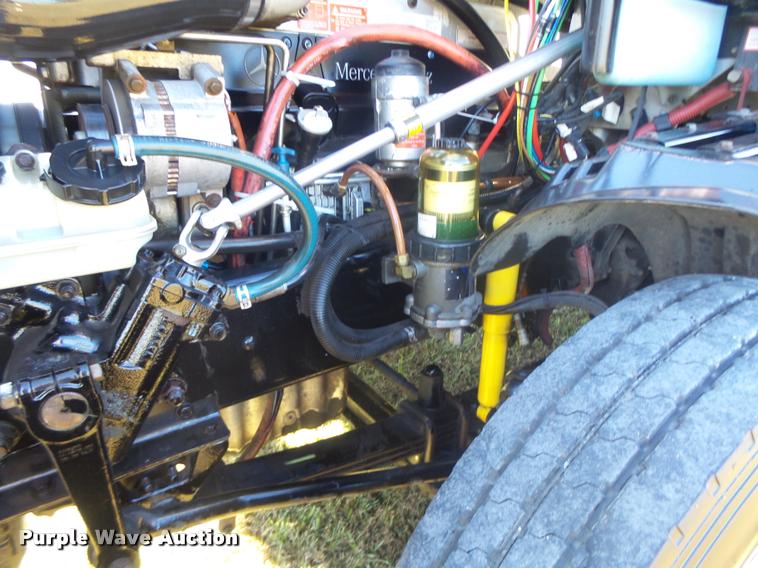 image for item K5574 2007 Freightliner Columbia 120 semi truck