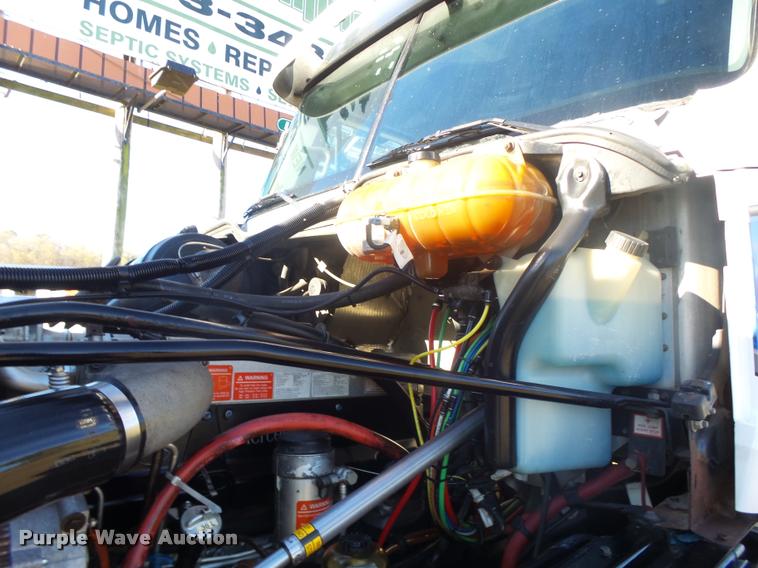 image for item K5574 2007 Freightliner Columbia 120 semi truck