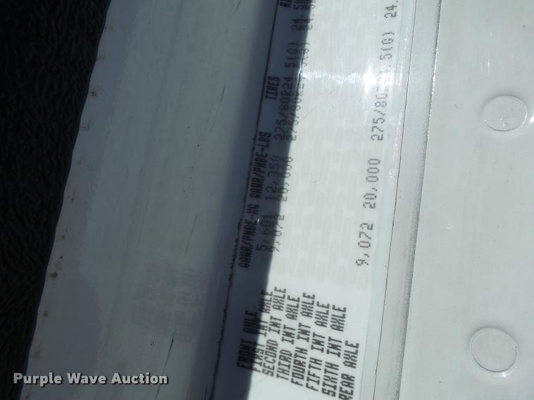 image for item K5574 2007 Freightliner Columbia 120 semi truck