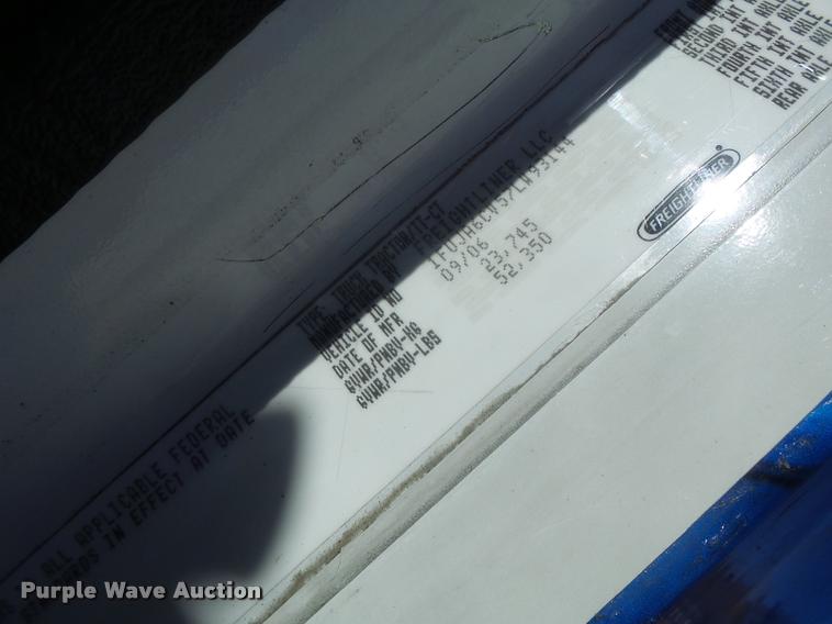 image for item K5574 2007 Freightliner Columbia 120 semi truck