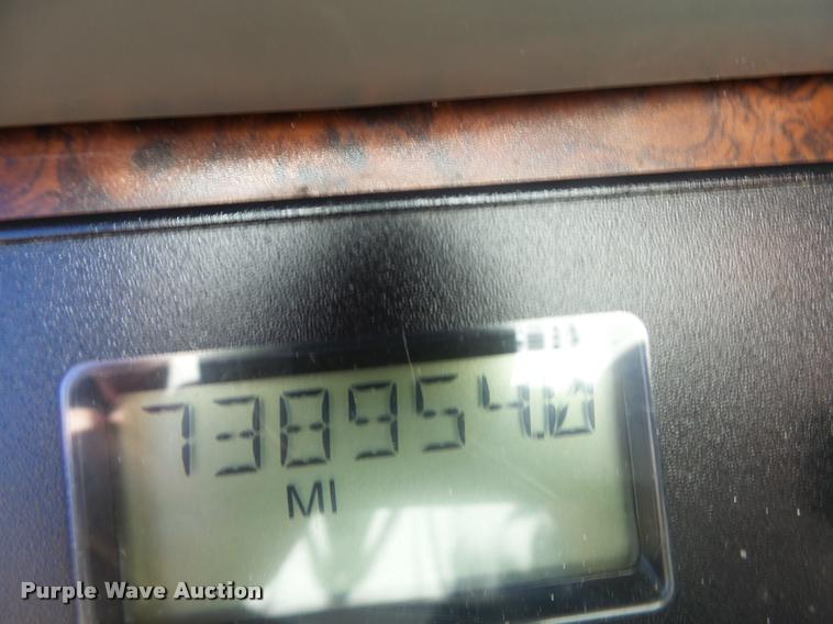 image for item K5574 2007 Freightliner Columbia 120 semi truck