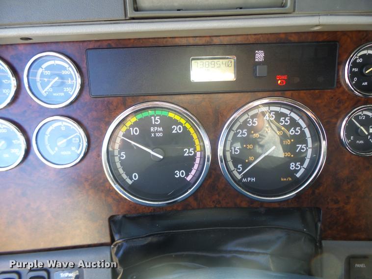 image for item K5574 2007 Freightliner Columbia 120 semi truck