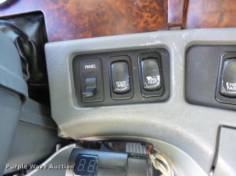 image for item K5574 2007 Freightliner Columbia 120 semi truck